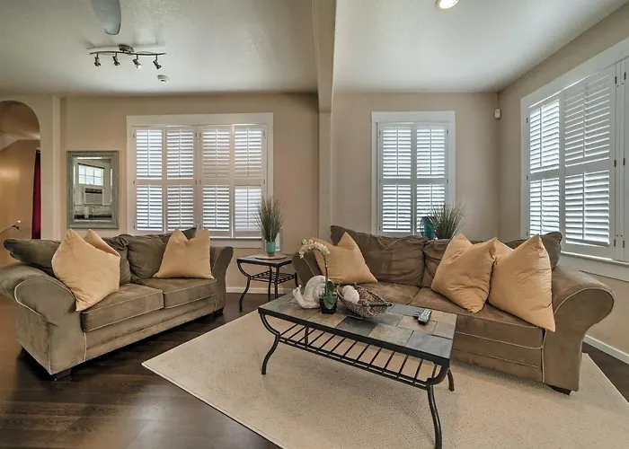 Hawaiian Hideaway With Yard Less Than 2 Miles To Hilo Bay!